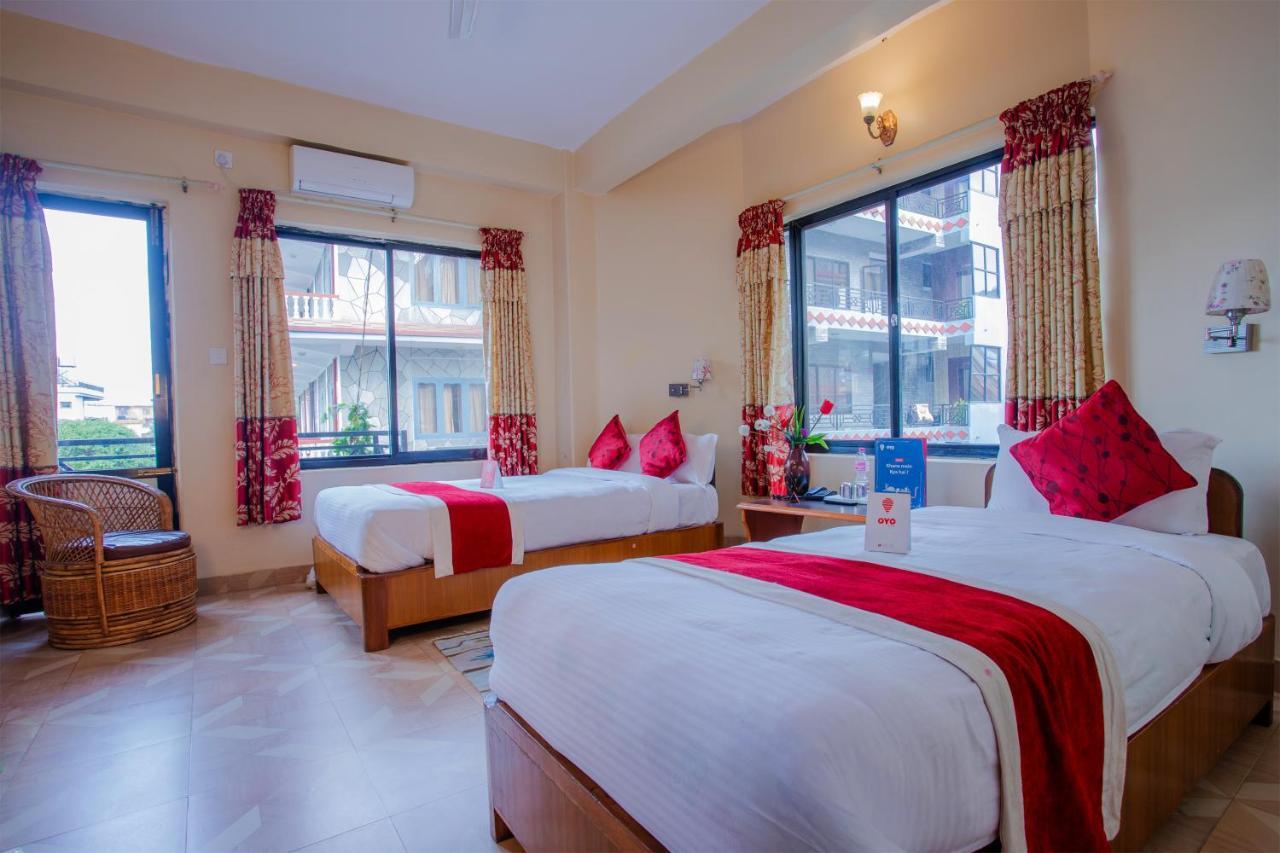 Silver Sky Hotel Pokhara Esterno foto