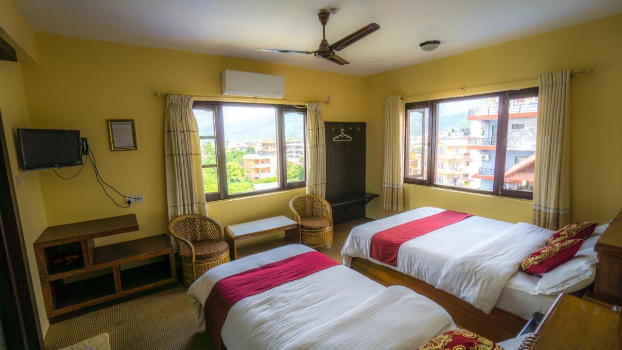 Silver Sky Hotel Pokhara Esterno foto