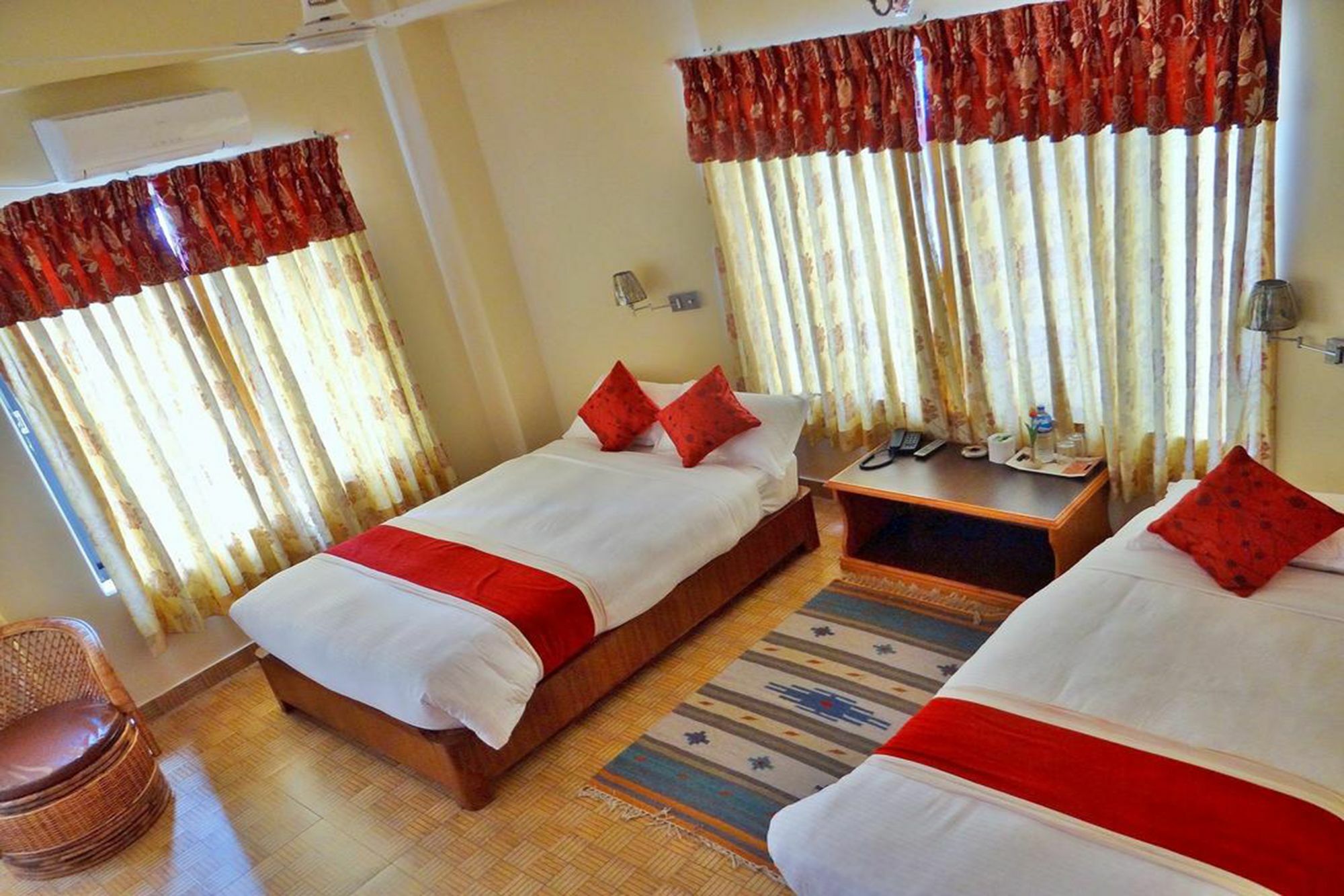 Silver Sky Hotel Pokhara Esterno foto