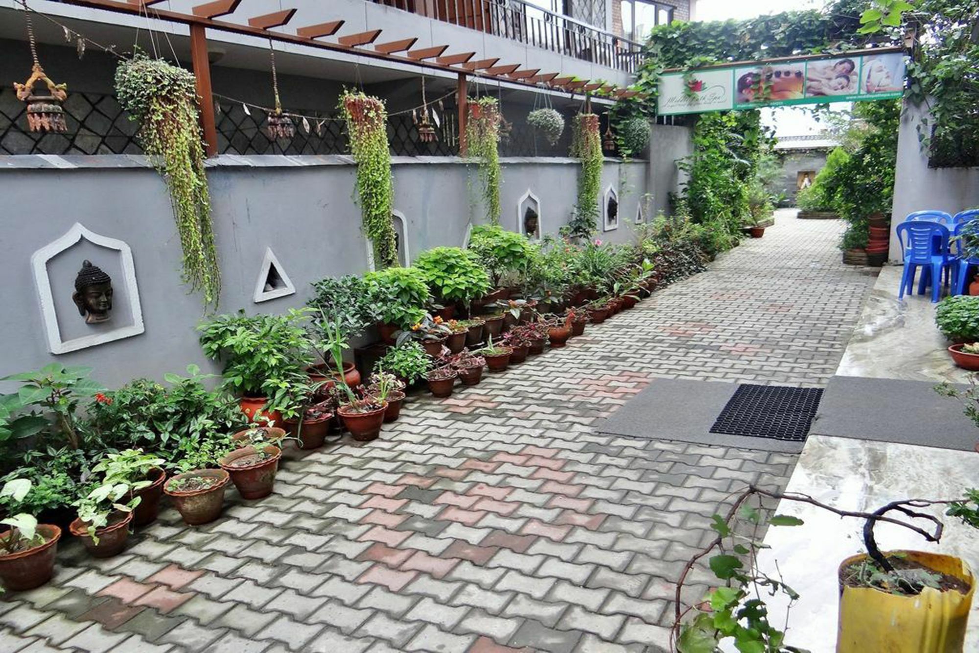 Silver Sky Hotel Pokhara Esterno foto